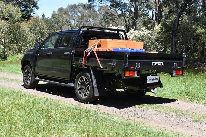 The heavy-duty all-steel tray features three drop-side panels, which can be easily removed.