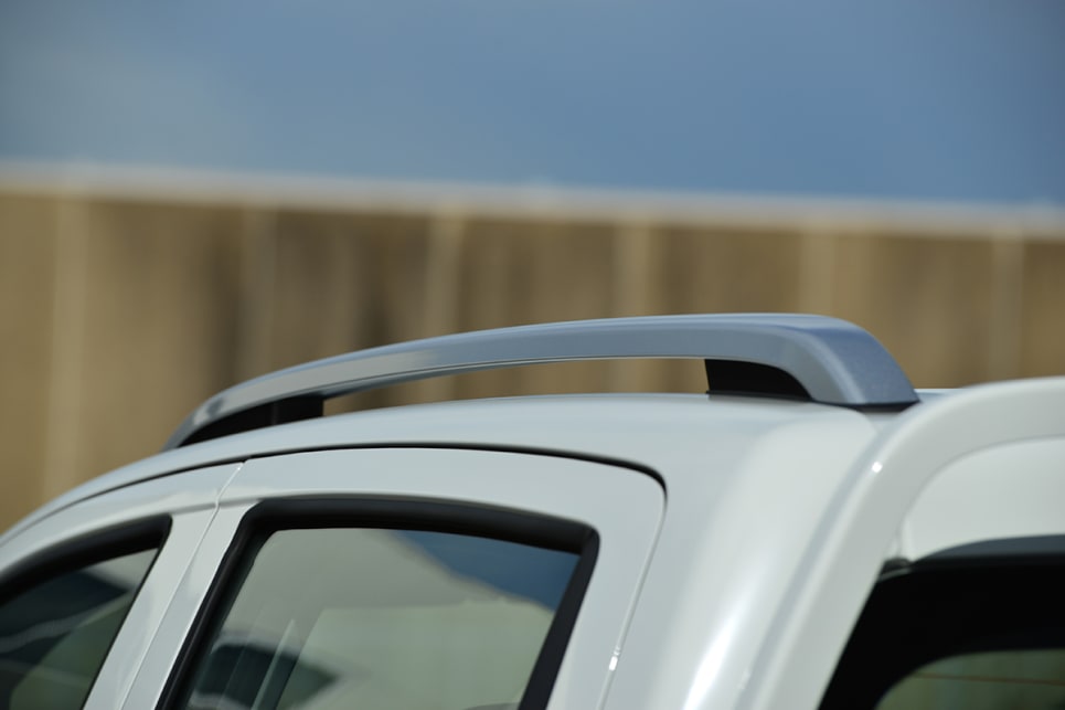 All T60 models have roof rails as standard.