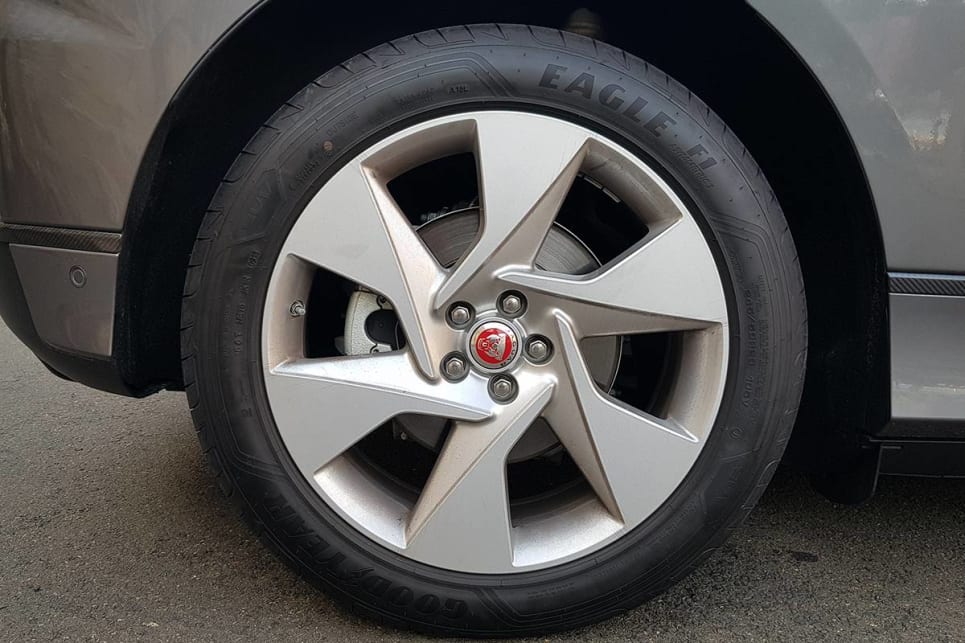 The SE comes with 20-inch alloys.
