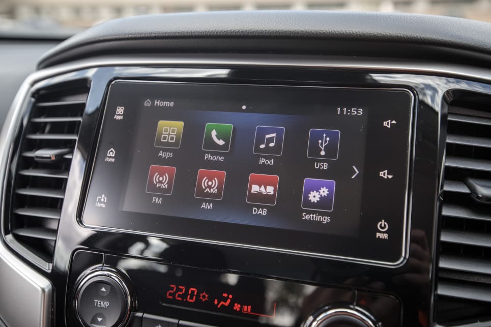 The 7.0-inch multimedia screen is equipped with Apple CarPlay and Android Auto.