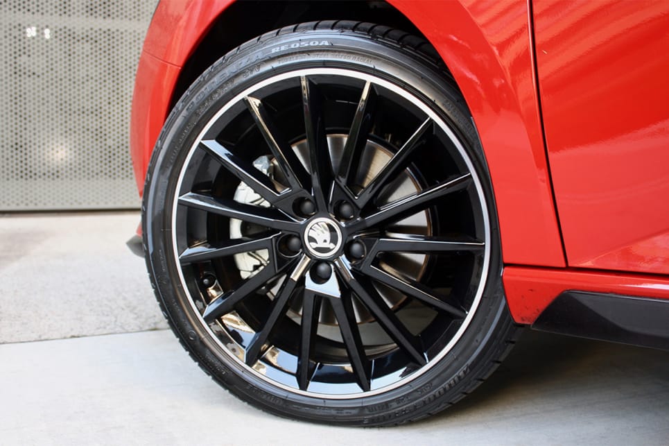 The Monte Carlo scores 17-inch alloy wheels.