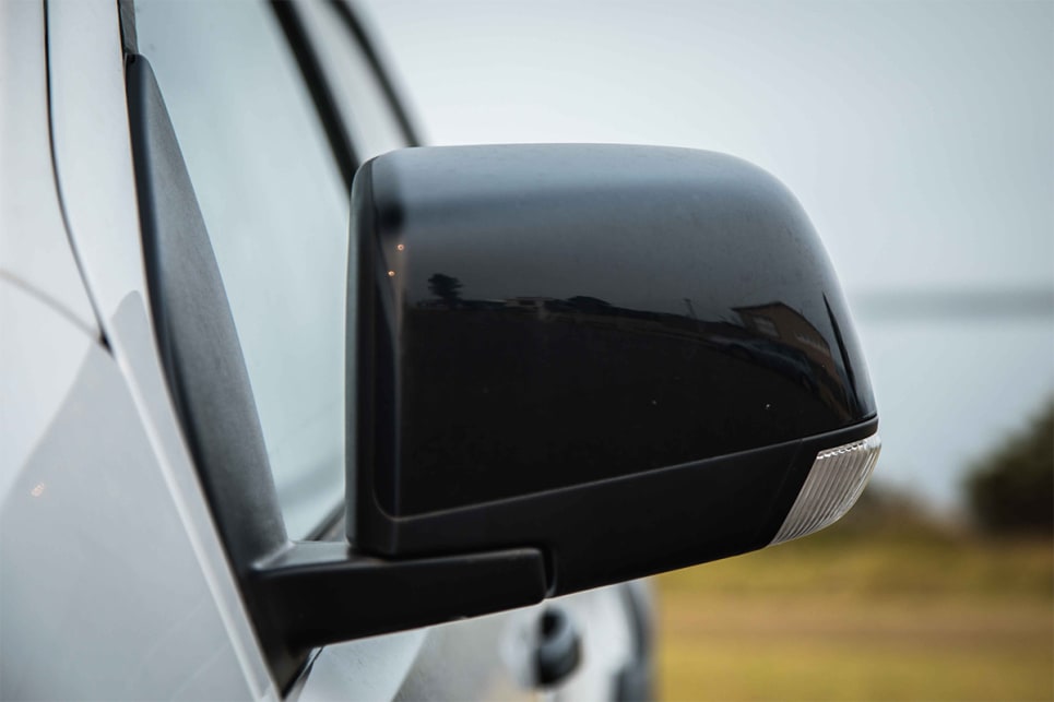 The side mirrors receive the blackout treatment.