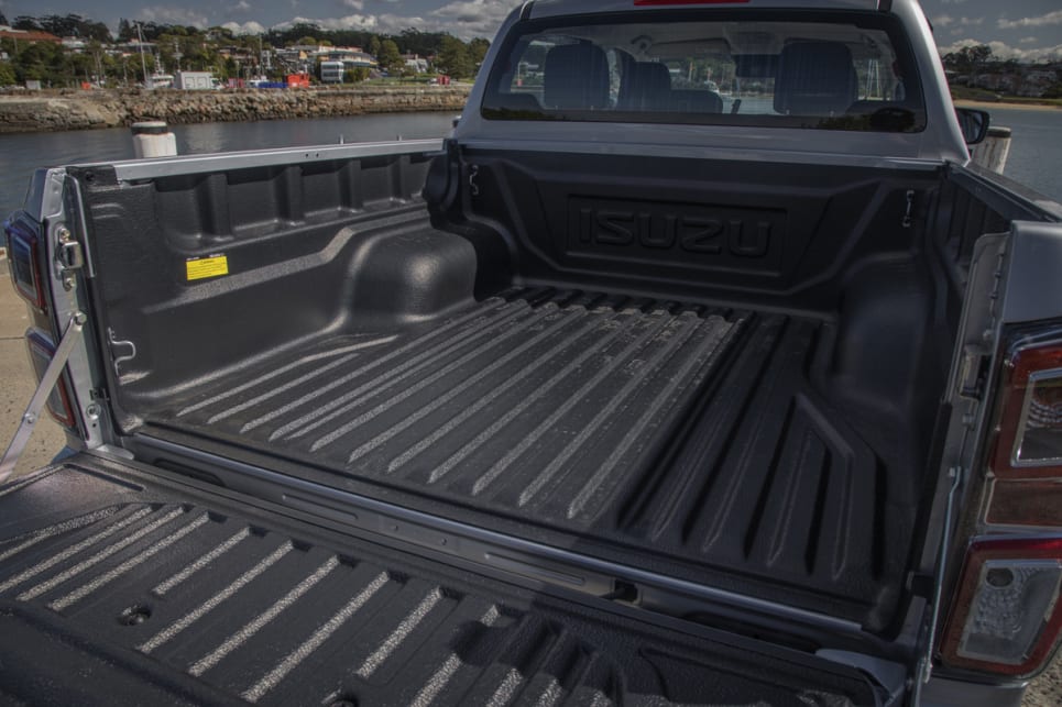 The D-Max tub measures in at 1570mm long, 1530mm wide and 490mm deep.