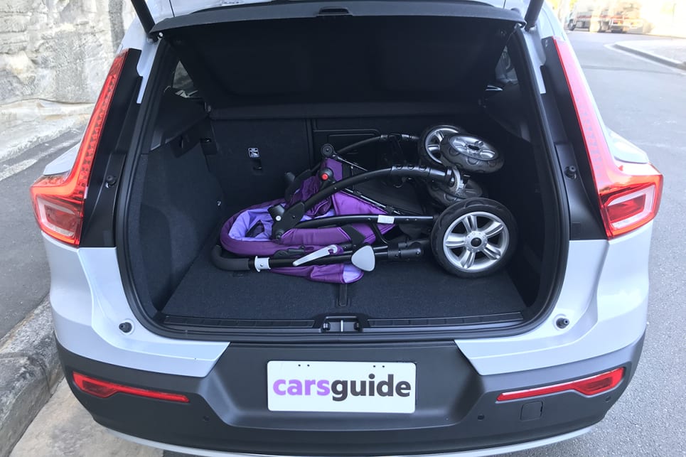 It easily fits the jumbo size CarsGuide pram.