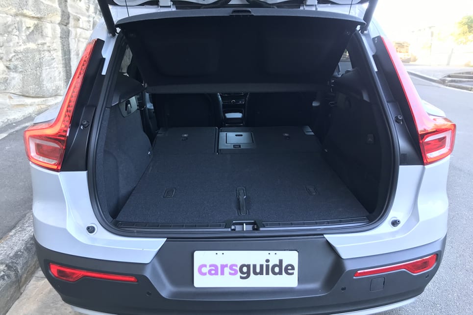 Drop the 60/40 split-folding rear seats (they fold easily) and no less than 1336 litres of volume is at your disposal.