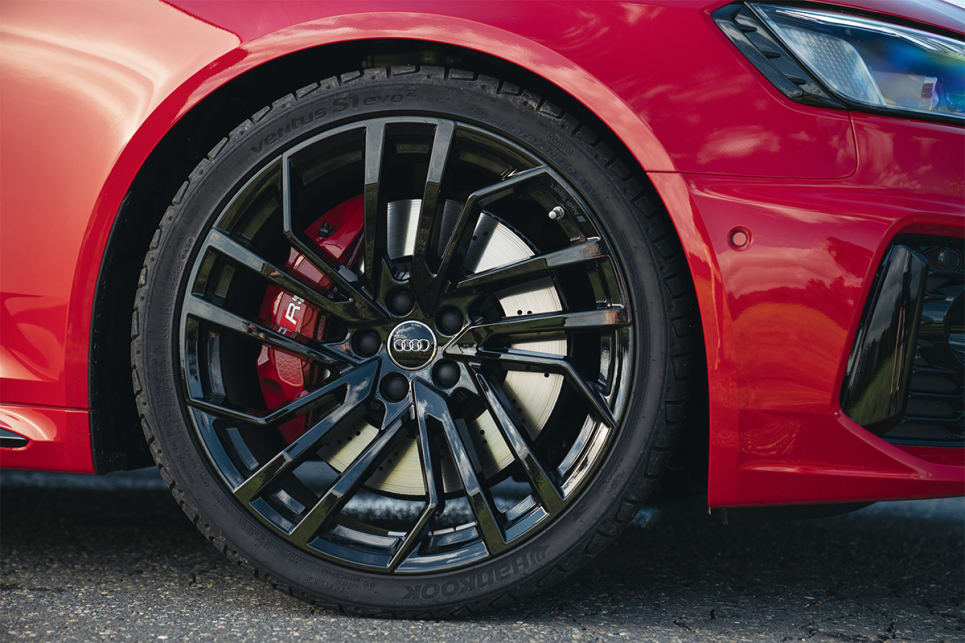 The wheel arches are filled by 20-inch alloy wheels.