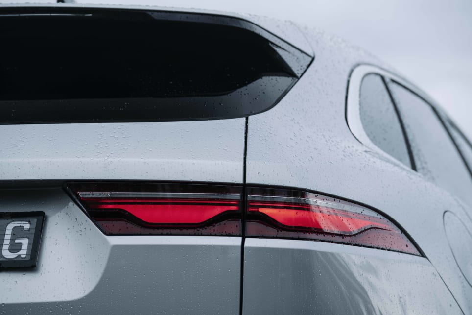 The tail-lights have a new futuristic design (image: R-Dynamic S).