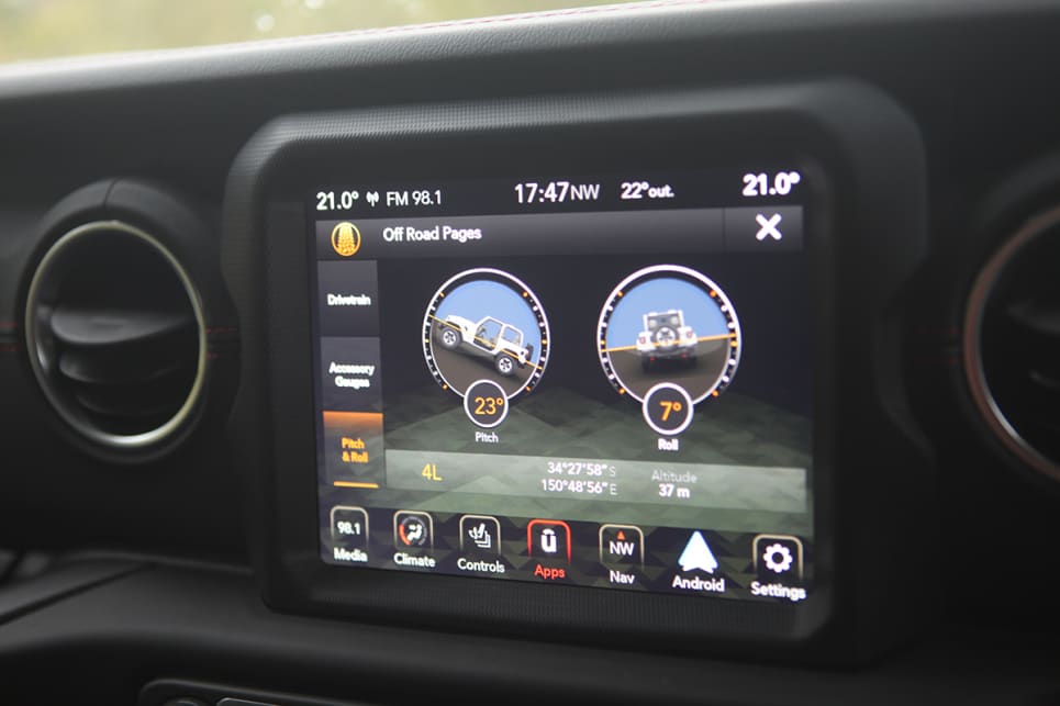 Via the off-road pages on the multimedia screen of the Rubicon, you can monitor your 4x4 system.