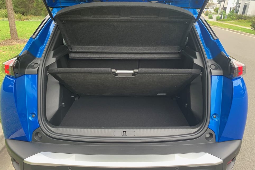 That false floor means you can either have a load-in that’s level with the tailgate, or a big dip into a well-like cargo zone if you drop the floor down. (image: Matt Campbell)