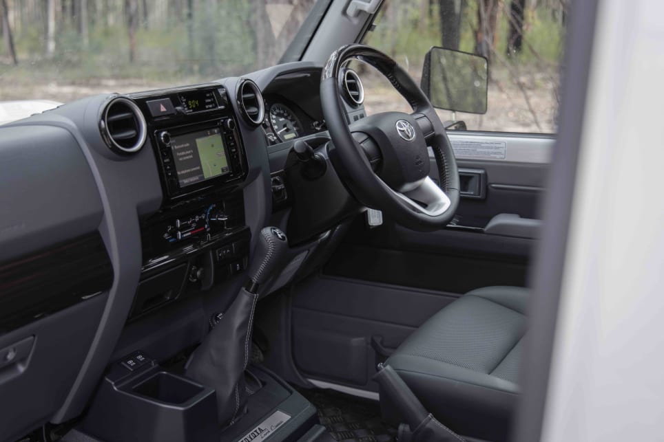 The steering wheel features a nice wood-grain (Image: Glen Sullivan).