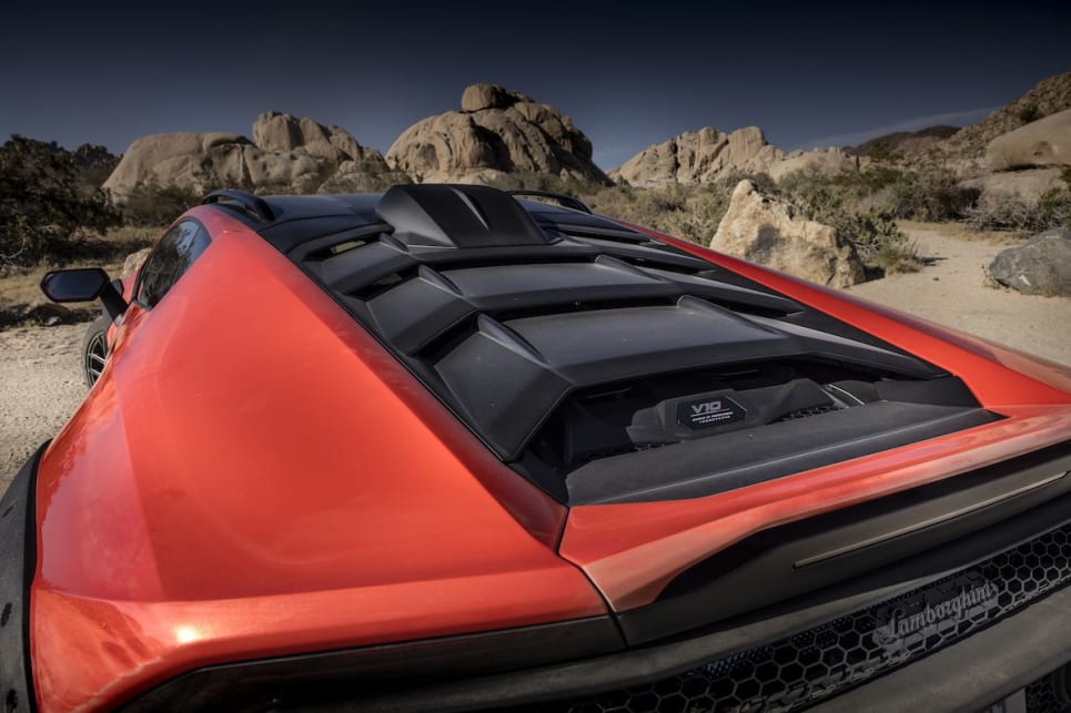 The huge roof scoop renders rear vision from the driver’s seat a complete zero.