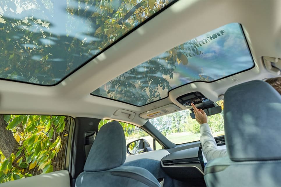 There's a electrochromatic sunroof. (Sports Luxury variant pictured)