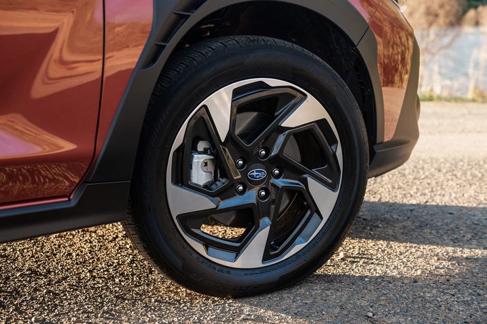 The Crosstrek 2.0S wears 18-inch alloy wheels.