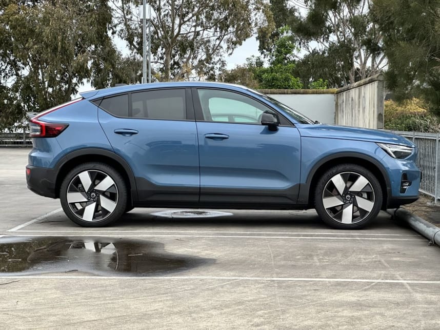 But it’s still not my favourite-looking small SUV from Volvo. That title still goes to the XC40 Recharge. (image: Justin Hilliard)