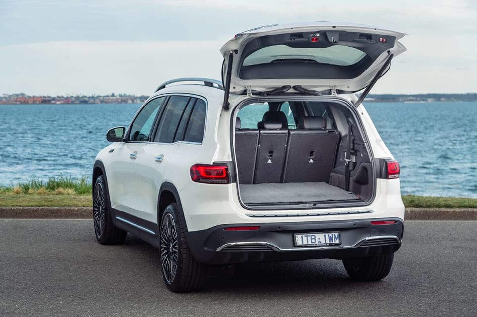 With the third row folded down, luggage space capacity increases to 495L.