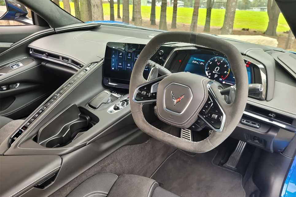 The design of the dashboard and the centre console wrap around the driver’s seat and position all the screens and switchgear towards the driver.