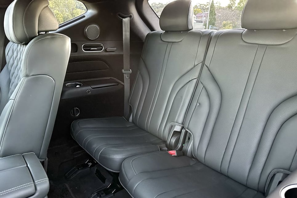 The Luxury Six-Seat package also adds a centre console between them with wireless phone charging, media controls and two seat-back screens. (image: Richard Berry)