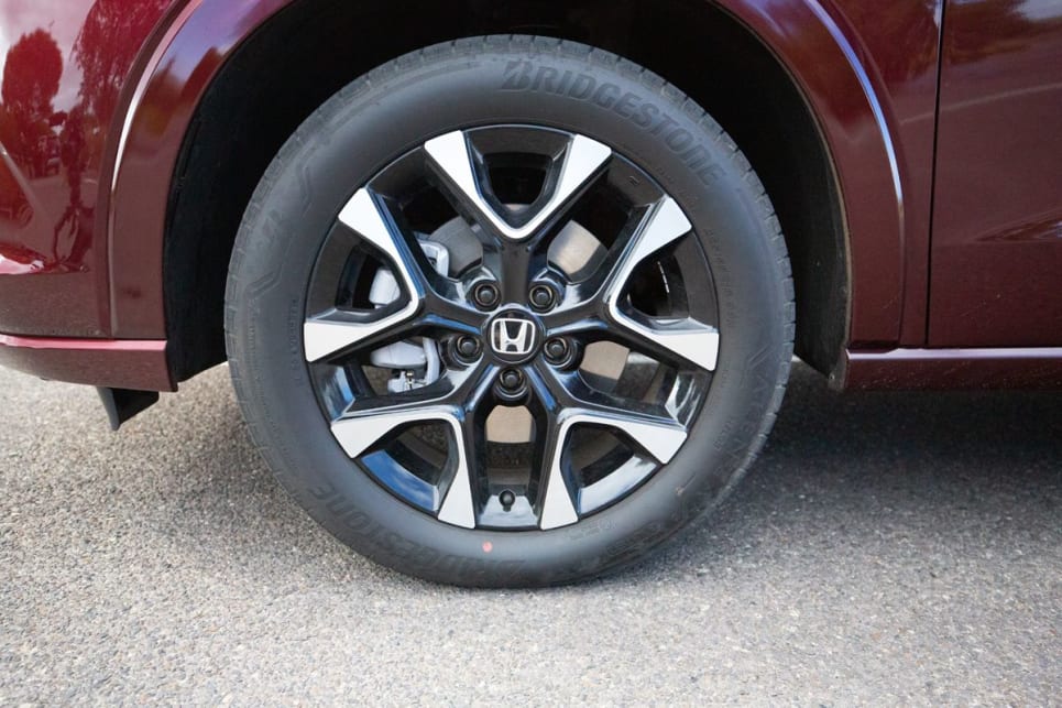 The ZR-V wears Bridgestone Alenza Enliten 225/55R18 tyres. (Image: JP Beirouty)