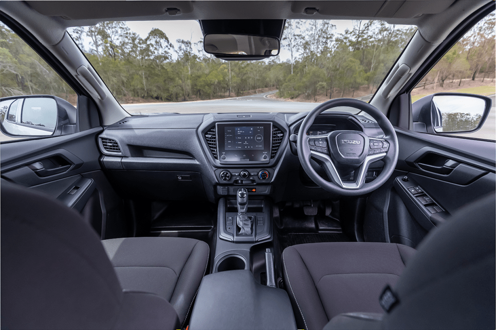 The entry-level SX gets a 8.0-inch central touchscreen.