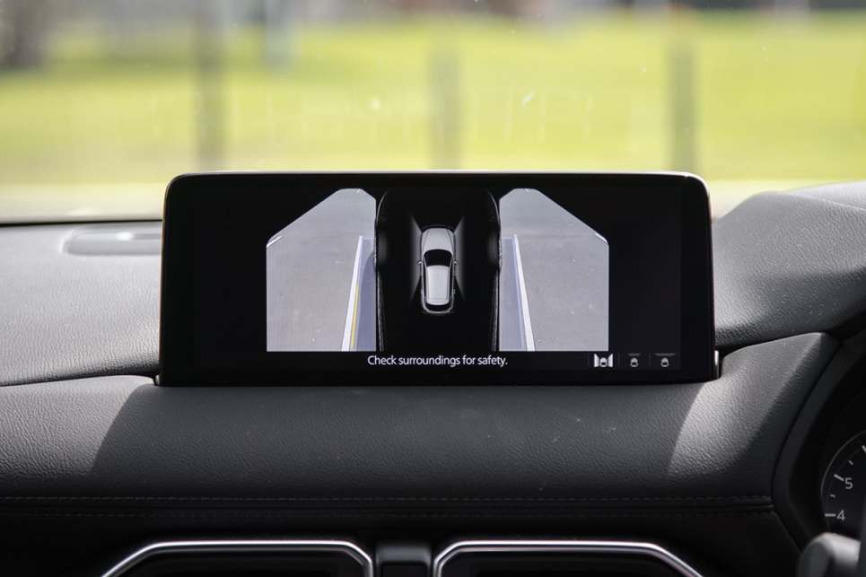 The camera is super clear and well-positioned on the dashboard for easy viewing. (Image: Glen Sullivan)