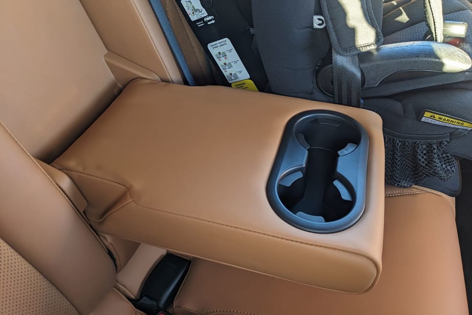 In the rear, passengers also have access to a fold-down armrest with cupholders. (Image: Tung Nguyen)