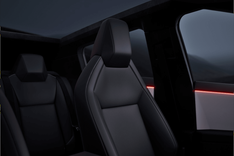The front and rear seats feel plenty spacious.