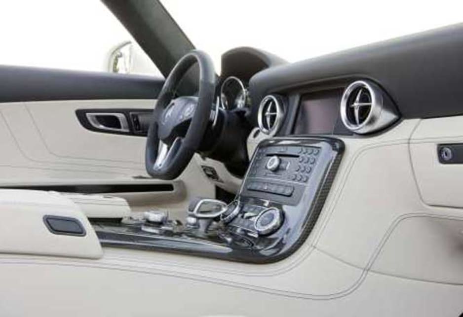 Mercedes-Benz SLS AMG Rosdster