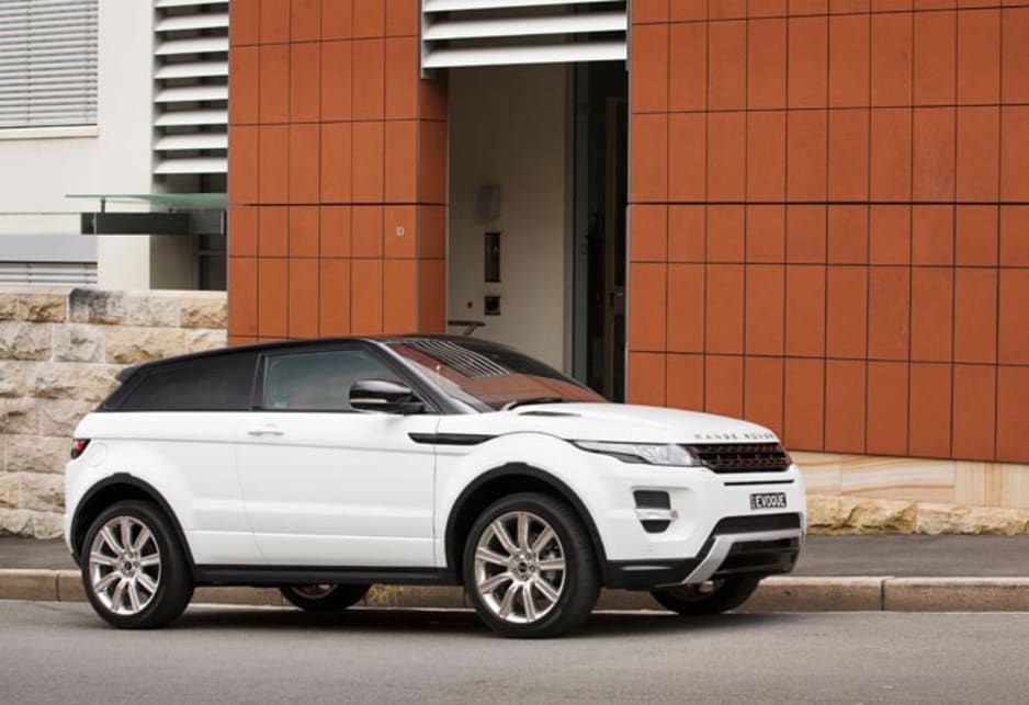 Four-cylinder engines go to the heart of the Evoque's inner urban and environmental friendliness, and seldom has the choice between turbodiesel or turbopetrol been more difficult. Lesser models get a hardly poor man's oiler good for 100kW/ 380Nm. Move up a spec level and diesels gain 40 more kilowatts and 20 more units of torque.