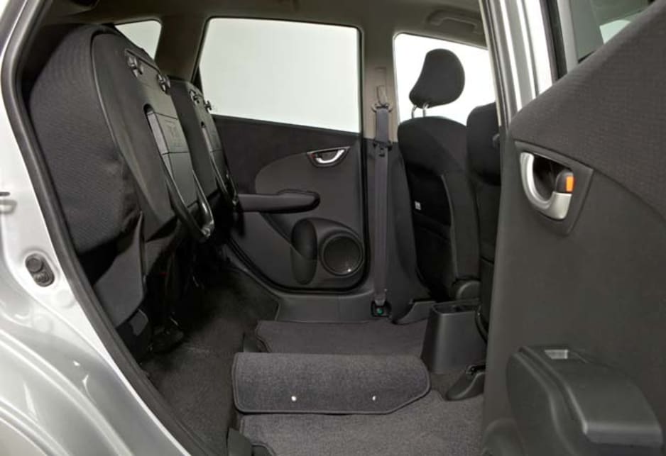 The hybrid system does, however, impinge on boot space (reducing cargo capacity from 337/848 litres to 233/722 litres when comparing volume with the seats up versus the seats down).