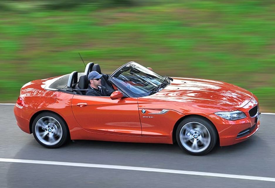 Inside the cabin BMW has added high-gloss black surrounds around the central air vents and folding control display of the Z4 Roadsters iDrive system. 