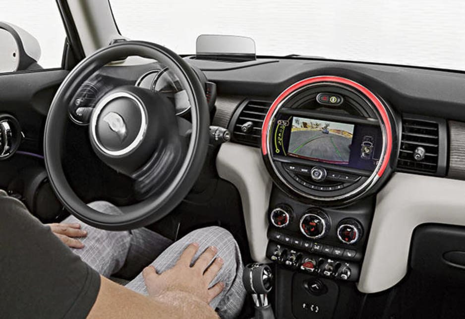 The bistro-table sized qauge feature remains in place, but houses audio, aircon and an optional reversing camera and satnav.