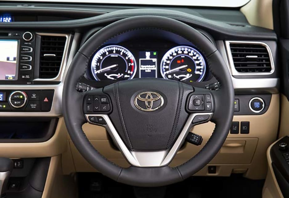 2014 Toyota Kluger Grande premium steering wheel.