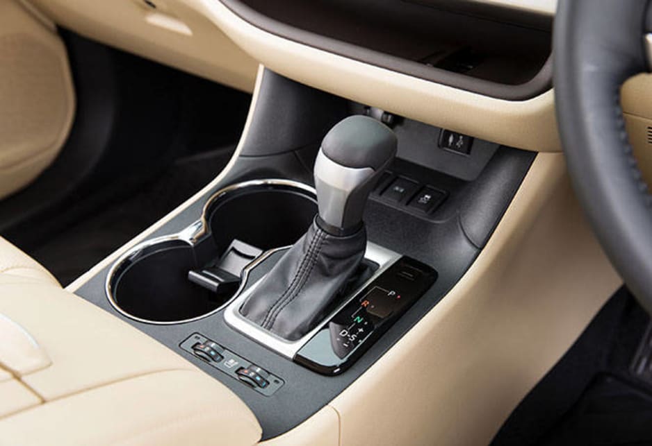 2014 Toyota Kluger 6-speed automatic transmission.