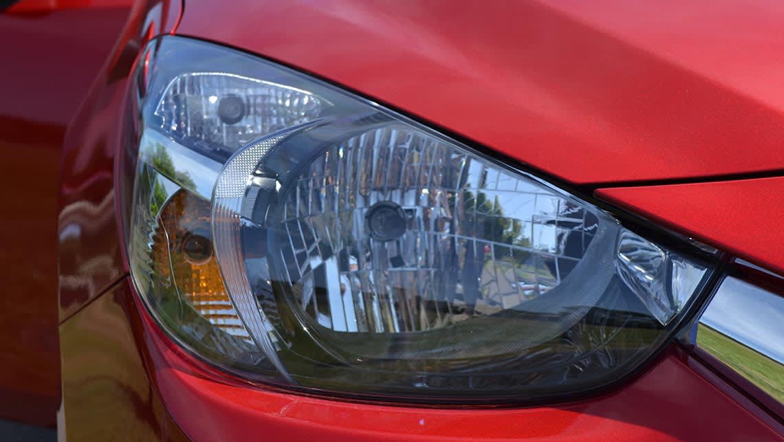 2015 Mazda2 headlight design