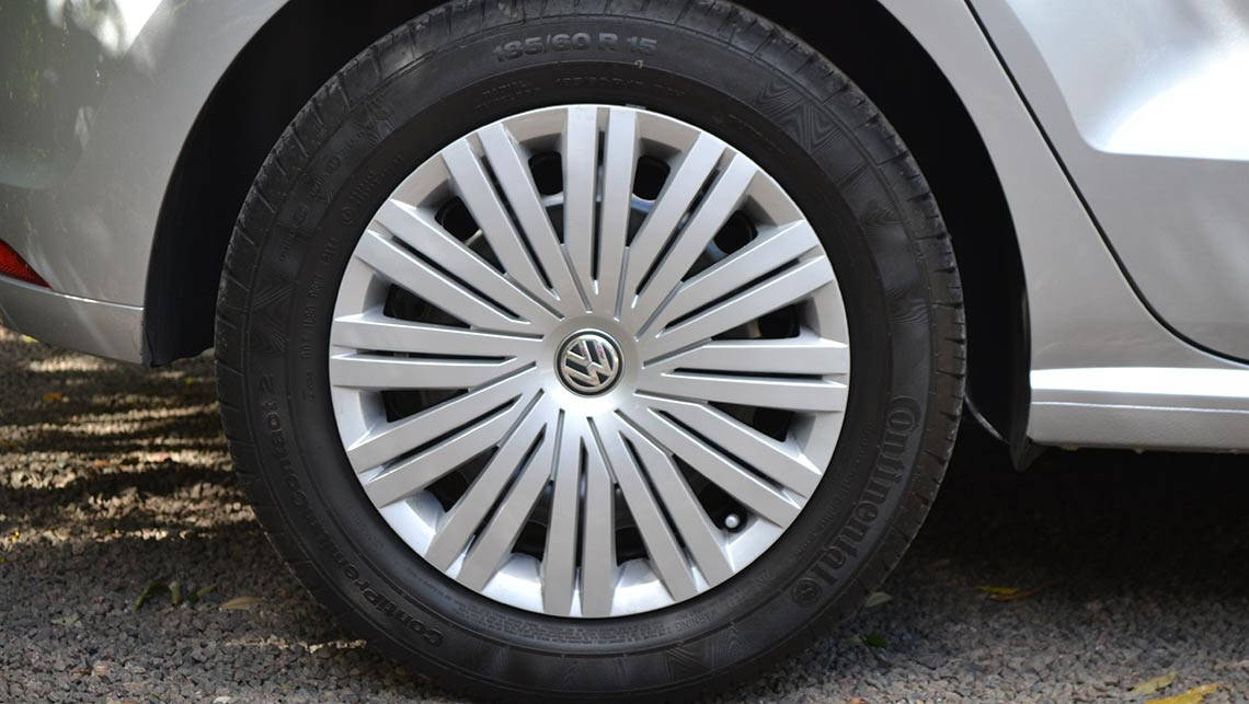 2014 Volkswagen Polo Trendline 15-inch steel wheel with hubcap