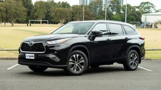 Petrol V6 or petrol-electric hybrid? 2022 Toyota Kluger price and running costs compared
