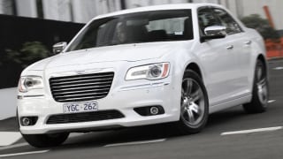 Chrysler 300 Limited V6 2012 review