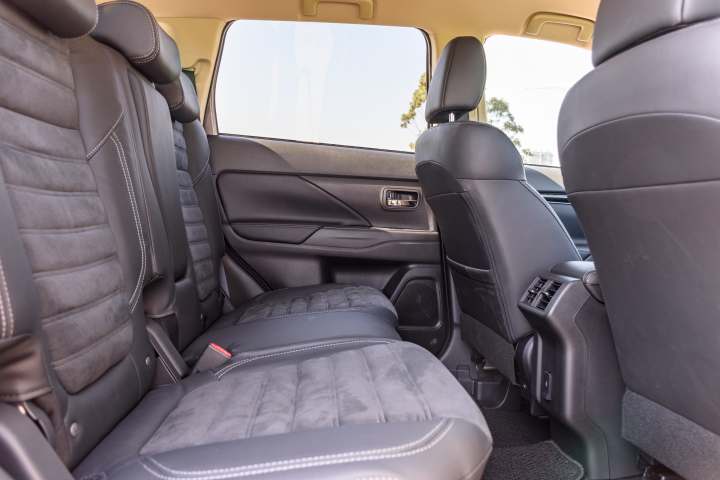 Mitsubishi Outlander 2020 review CarsGuide