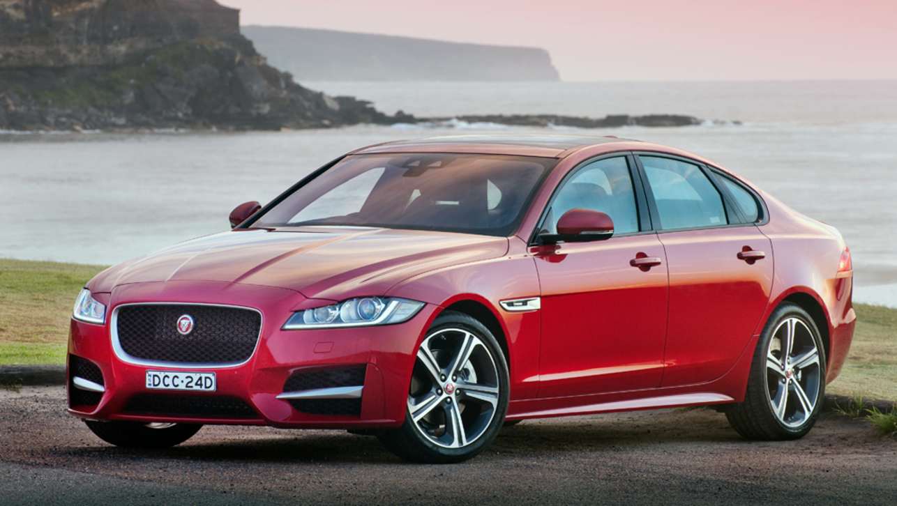 The XE 30t packs an upgraded 2.0-litre turbo-petrol four-potter under its bonnet, with outputs of 221kW and 400Nm.