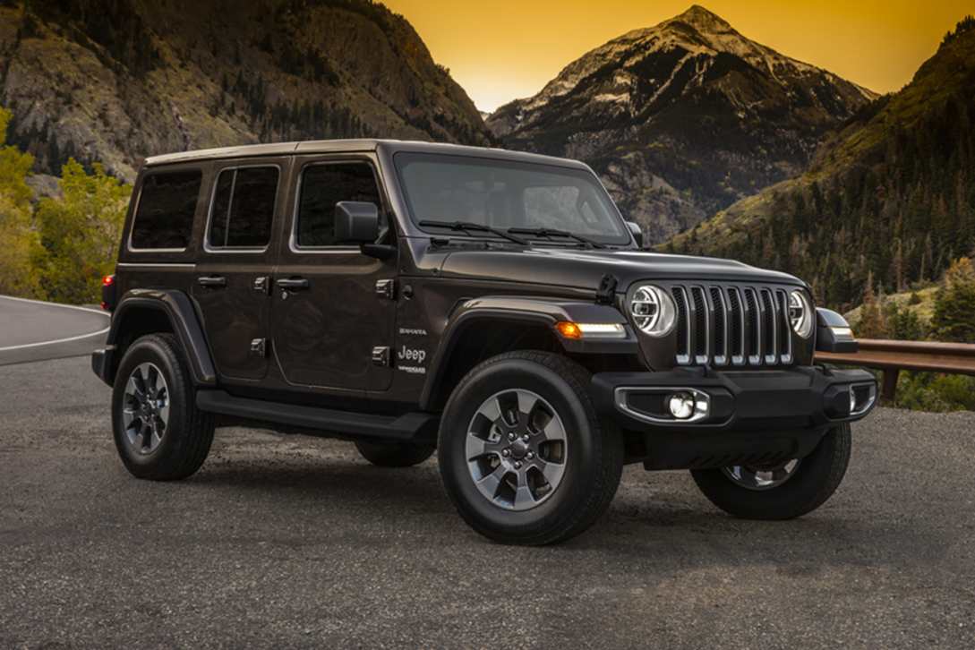 The new Wrangler exterior features the model&#039;s renowned keystone-shaped grille, round headlights and square tail-lights.