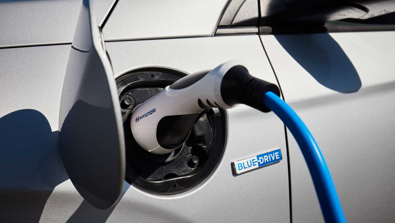 Hybrid vs Plug in Hybrid What is the Difference Between Hybrid and PHEVs CarsGuide