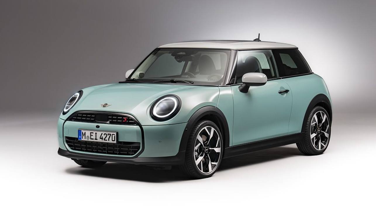 The design is much the same as the electric Mini Cooper that was revealed in September last year.