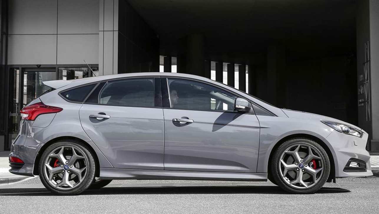 Ford Focus ST 2.0L 2015 review | CarsGuide