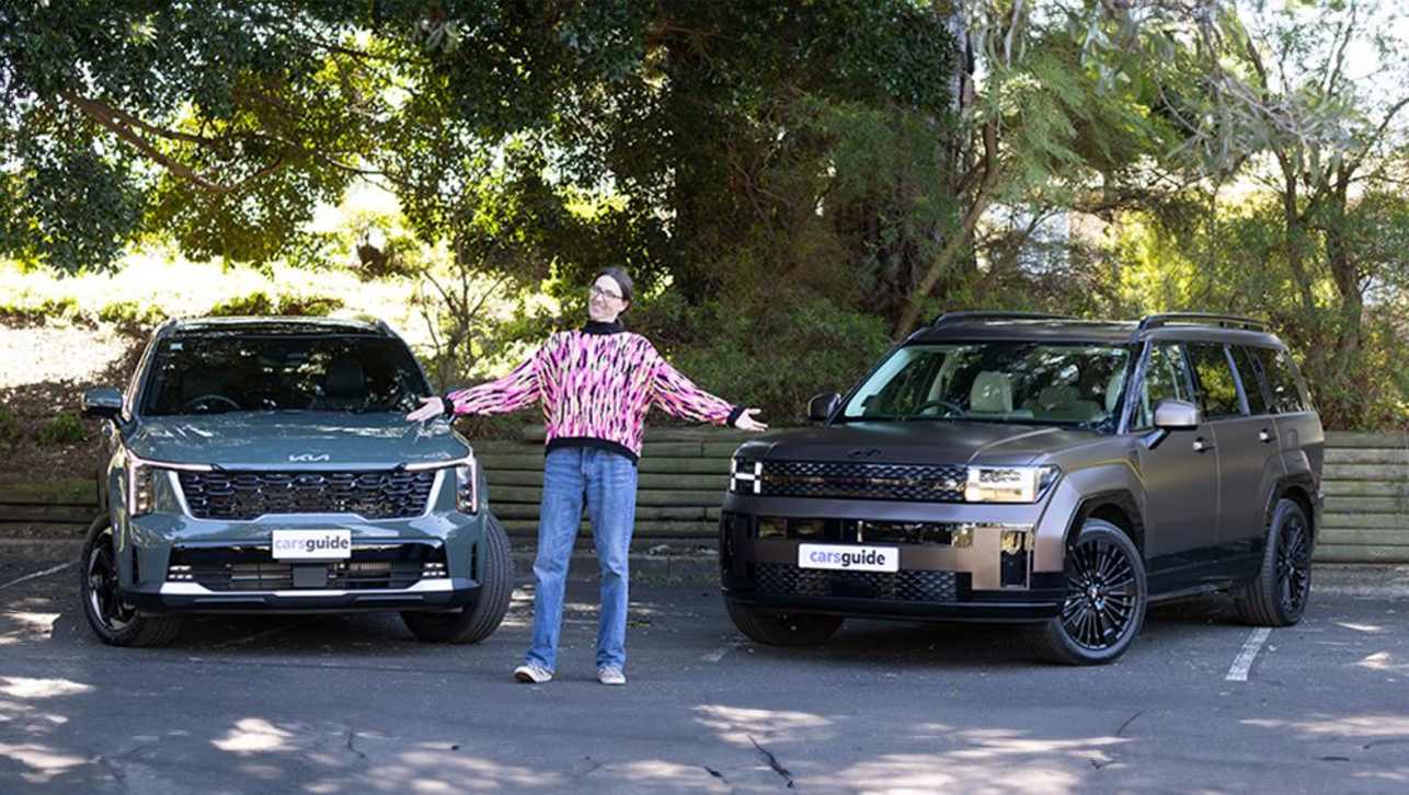 Hyundai Santa Fe Hybrid Calligraphy AWD vs Kia