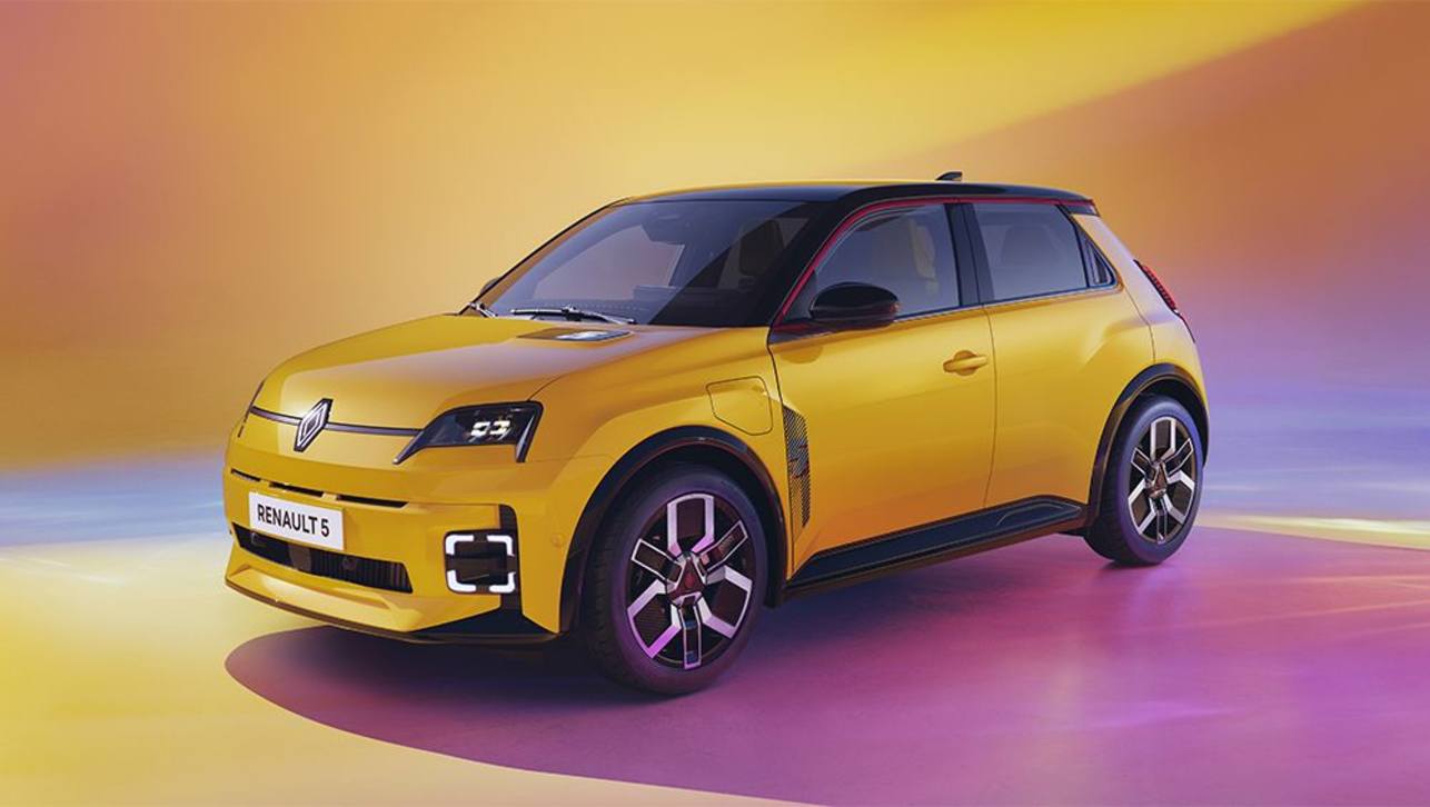 The Renault 5 E-Tech is smaller than the already compact Curpa Born but longer and wider than the diminutive Fiat 500e.