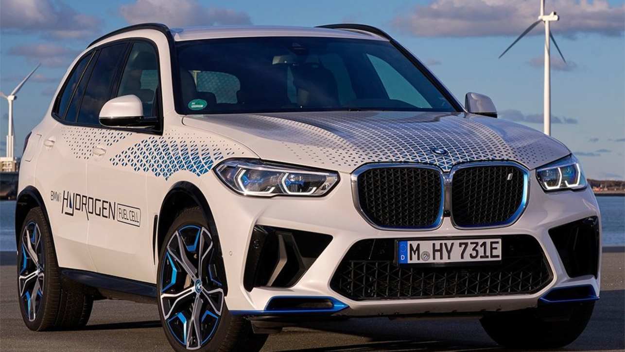 Though the iX5 Hydrogen looks like today&#039;s X5, the production version will likely arrive with the next-gen model from 2027.