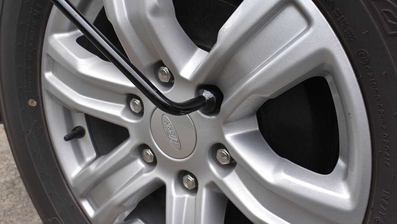 Wheel nuts torque settings and over tightening Spare tyre change tighten wheel nuts correctly CarsGuide