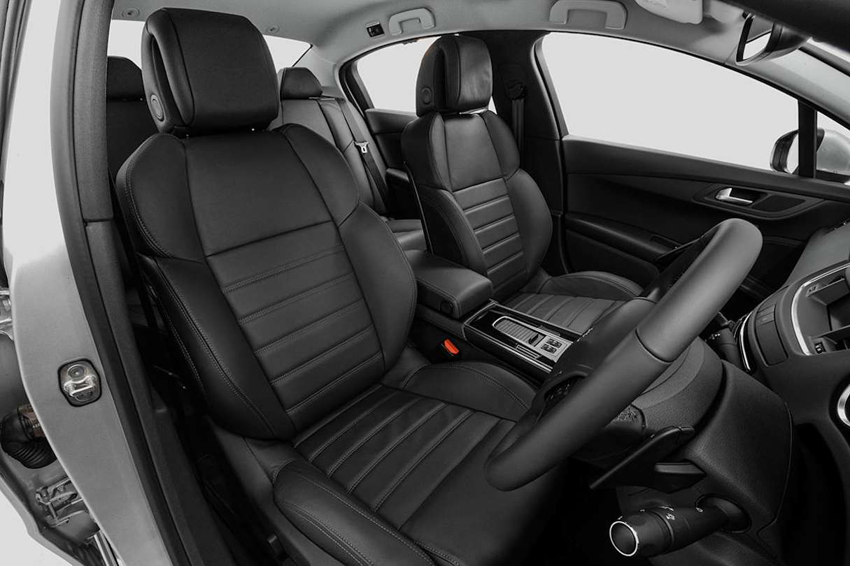 2015 Peugeot 508 sedan interior