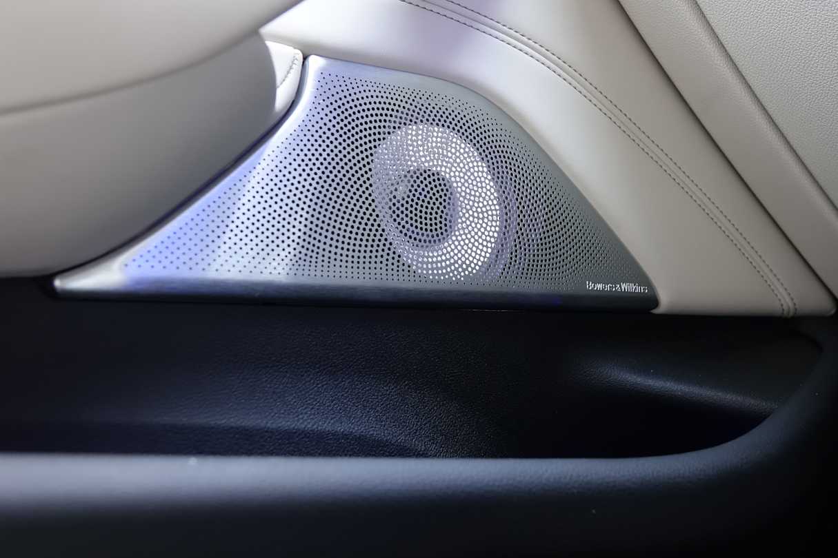 BMW slotted in a 1400 watt Bowers & Wilkins ‘Diamond Surround Sound’ set-up.