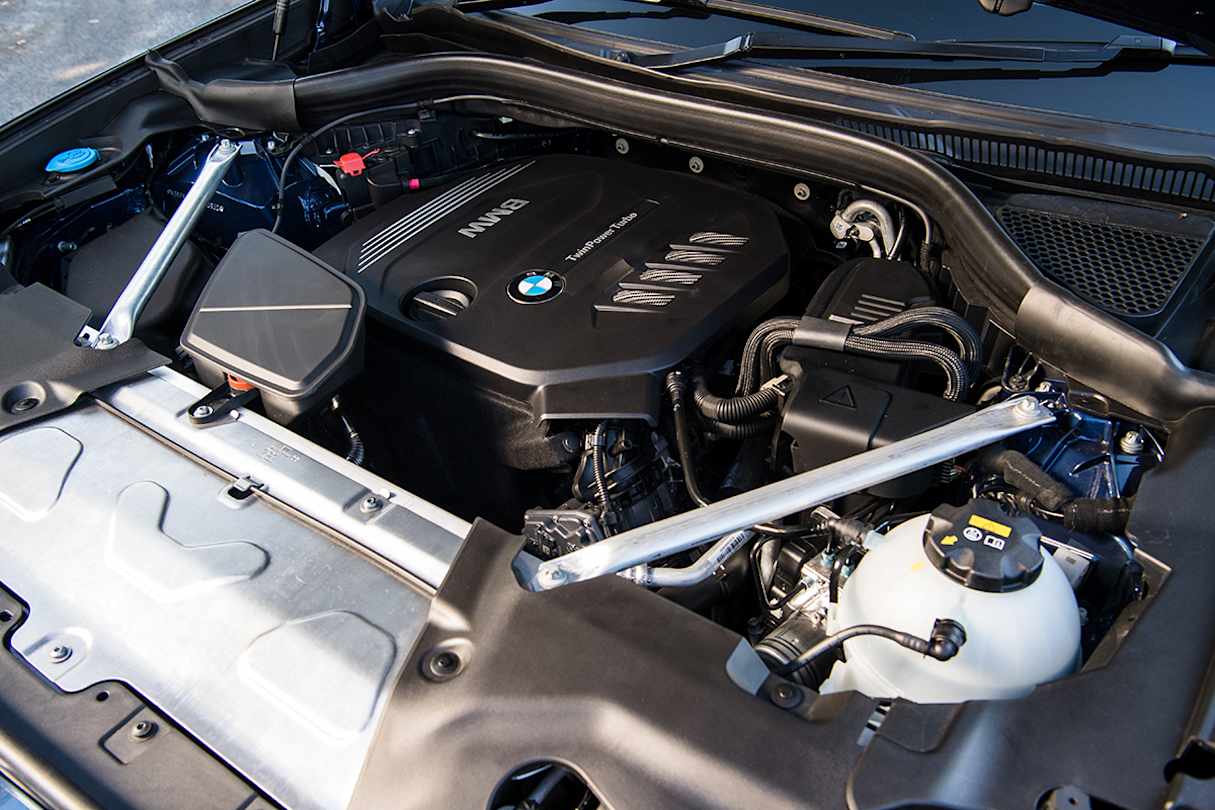 The xDrive30d, which makes use of a six-cylinder diesel engine good for 195kW and 620Nm.